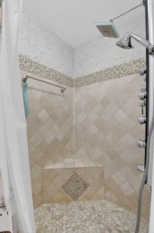 SANDALFOOT COVE SEC 11 - Residential