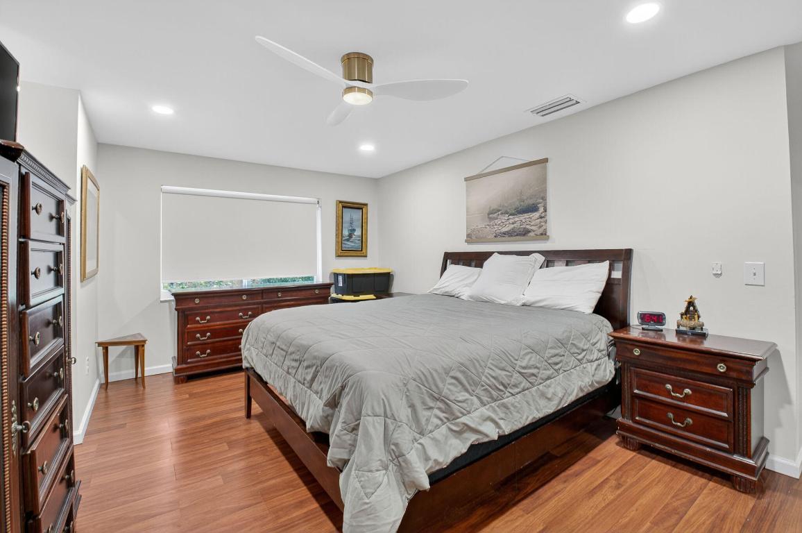 SANDALFOOT COVE SEC 11 - Residential