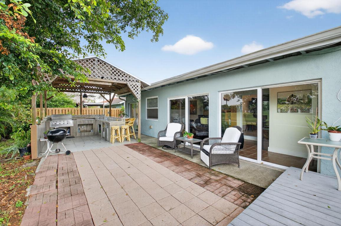 SANDALFOOT COVE SEC 11 - Residential