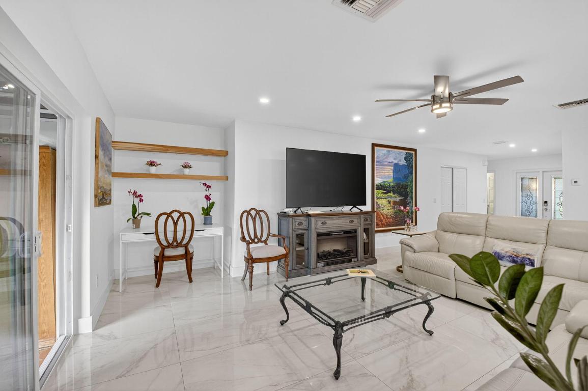 SANDALFOOT COVE SEC 11 - Residential