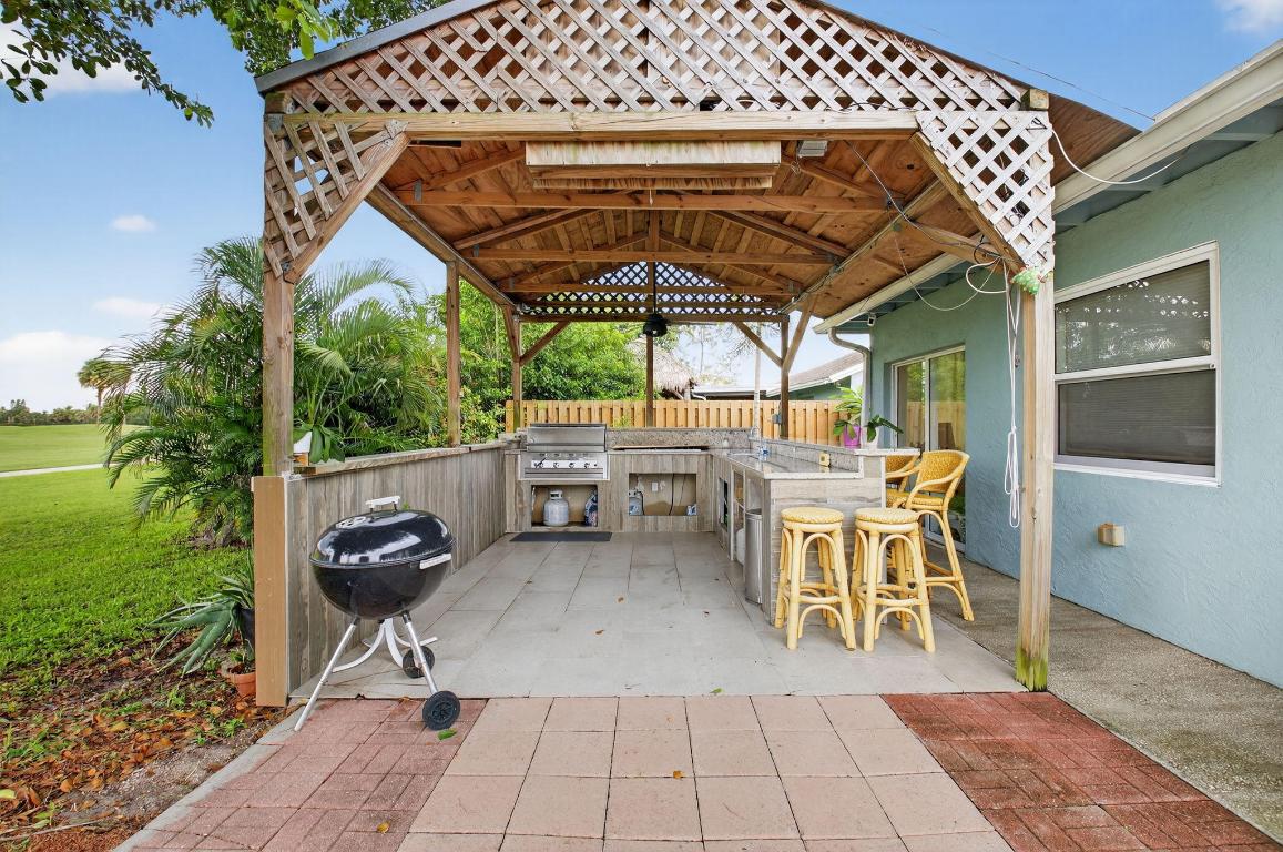 SANDALFOOT COVE SEC 11 - Residential