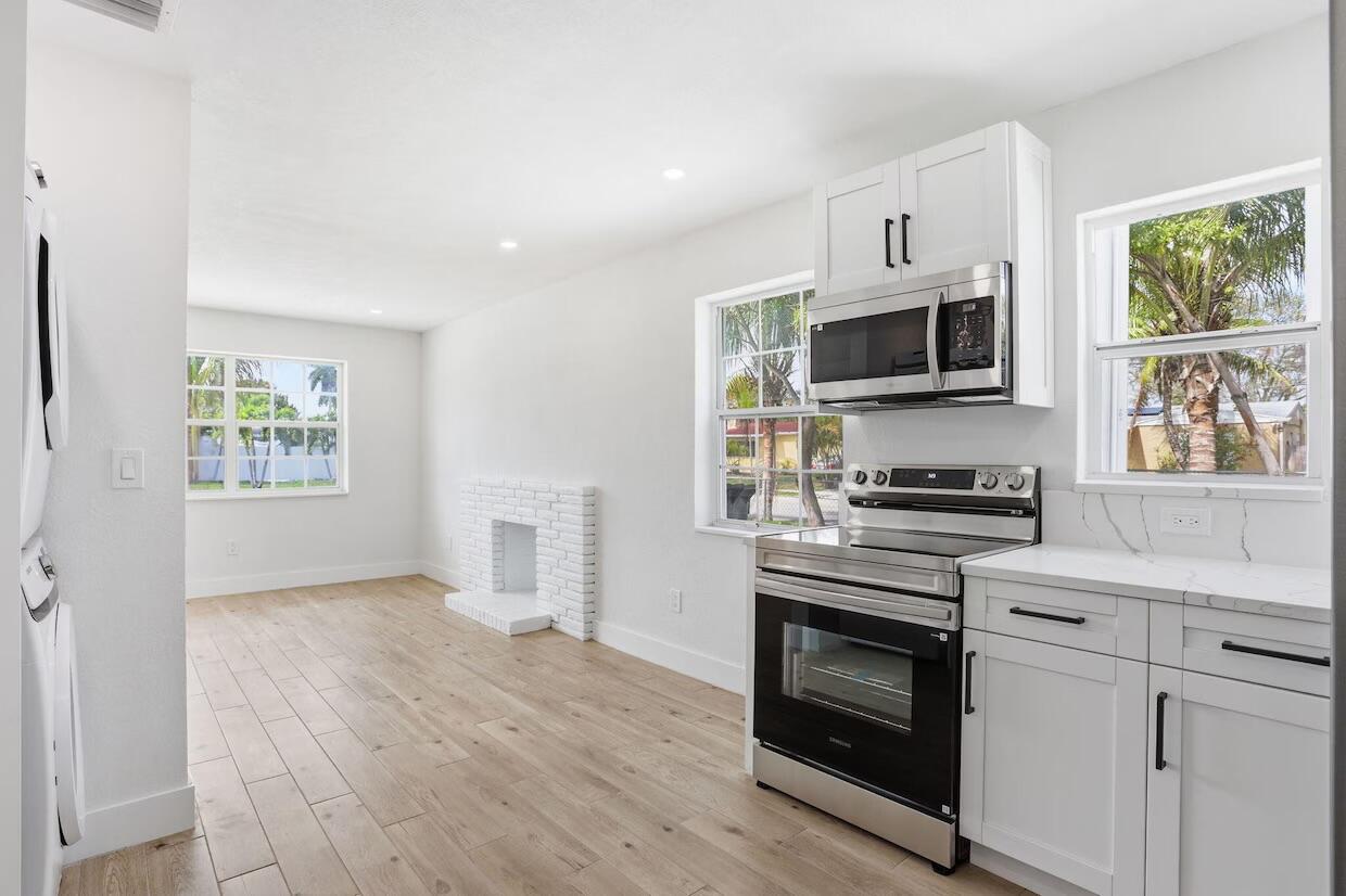 GOLFVIEW HEIGHTS 8 - Residential Lease