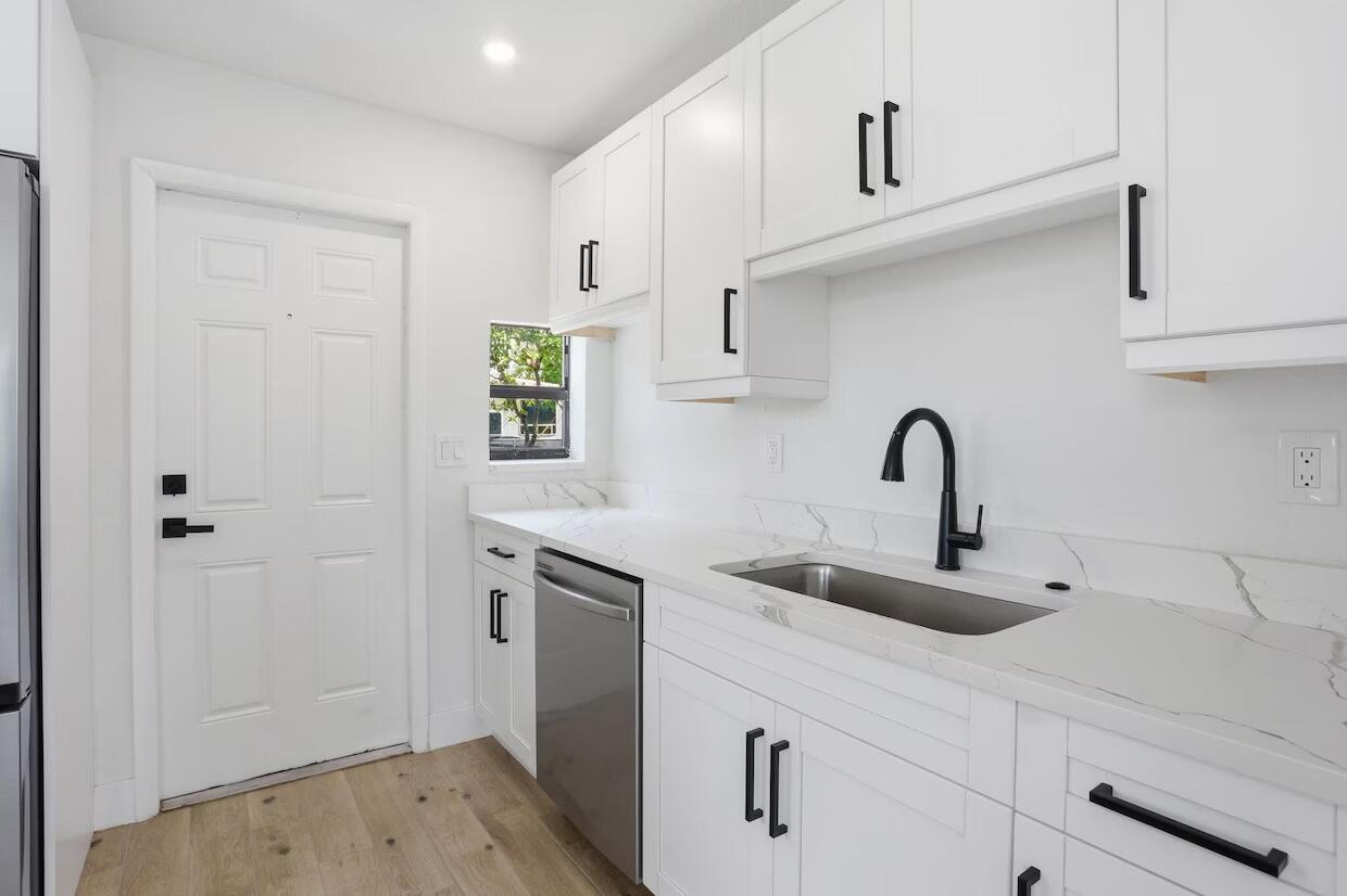 GOLFVIEW HEIGHTS 8 - Residential Lease