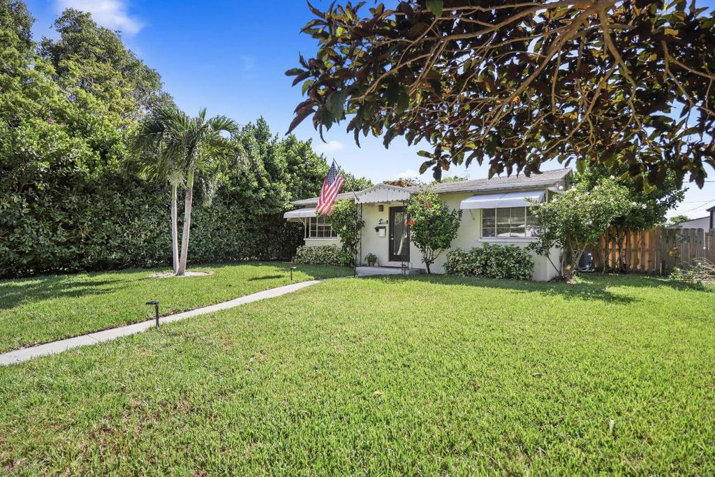 Photo of 1114 N K Street, Lake Worth Beach, FL 33460 (MLS # R11123348)