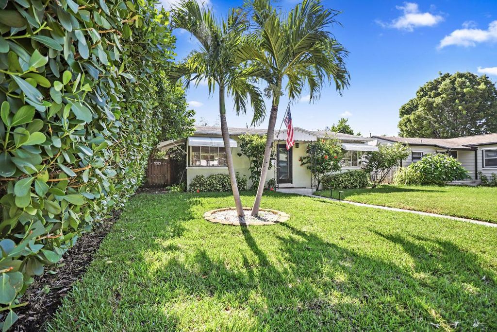 Photo of 1114 N K Street, Lake Worth Beach, FL 33460 (MLS # R11123348)