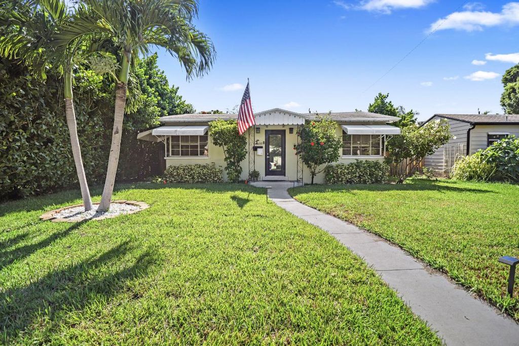Photo of 1114 N K Street, Lake Worth Beach, FL 33460 (MLS # R11123348)