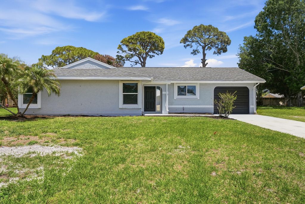 Photo of 1343 SE Vestridge Lane, Port Saint Lucie, FL 34952 (MLS # B26019029)