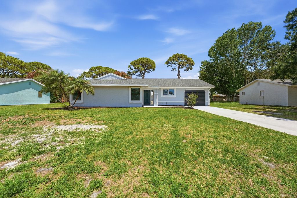 Photo of 1343 SE Vestridge Lane, Port Saint Lucie, FL 34952 (MLS # B26019029)