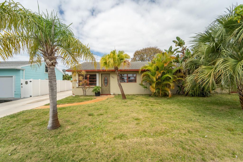 Photo of 723 N 7th Street, Lantana, FL 33462 (MLS # B26016870)