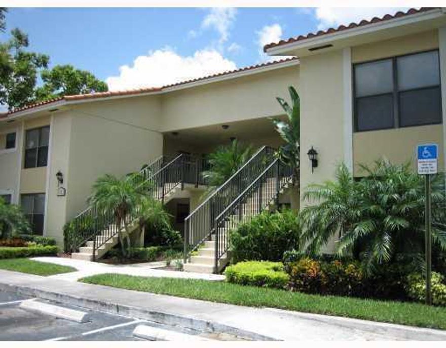 Well kept 2 bed/ 2 bath unit in highly desirable Palm Beach Place community. washer and dryer in unit. Water, trash and sewer included. Centrally located, minutes from FL Turnpike. Schedule your appointment to view, unit will not last long!