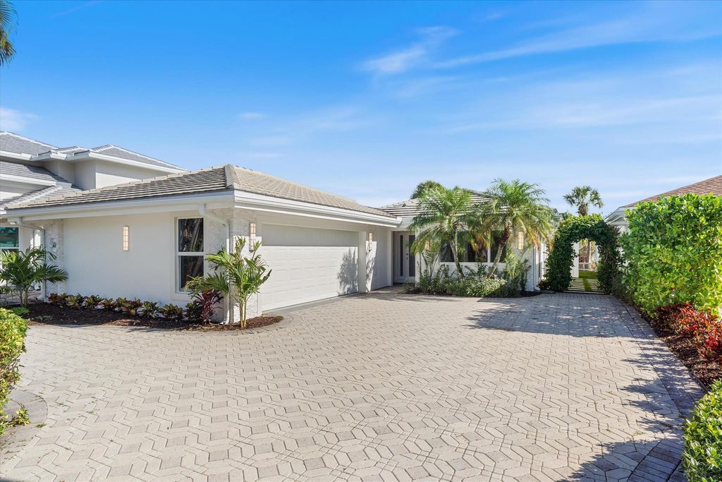 Photo of 17036 Bay Street, Jupiter, FL 33477 (MLS # R11147265)