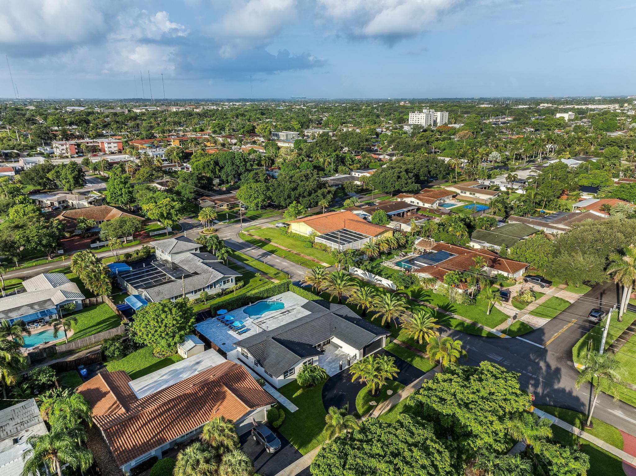 Hollywood Hills 6-22 B - Residential