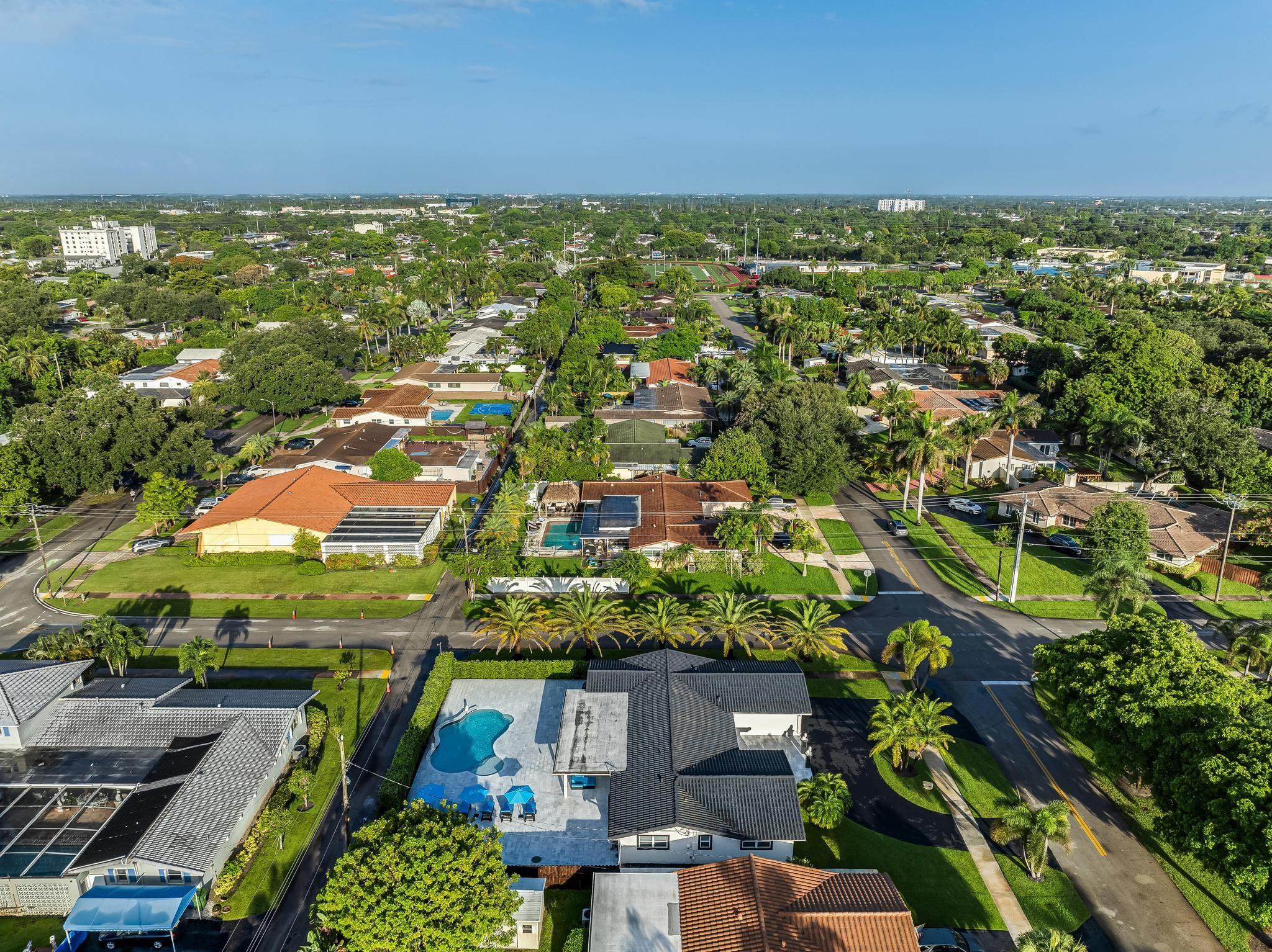 Hollywood Hills 6-22 B - Residential