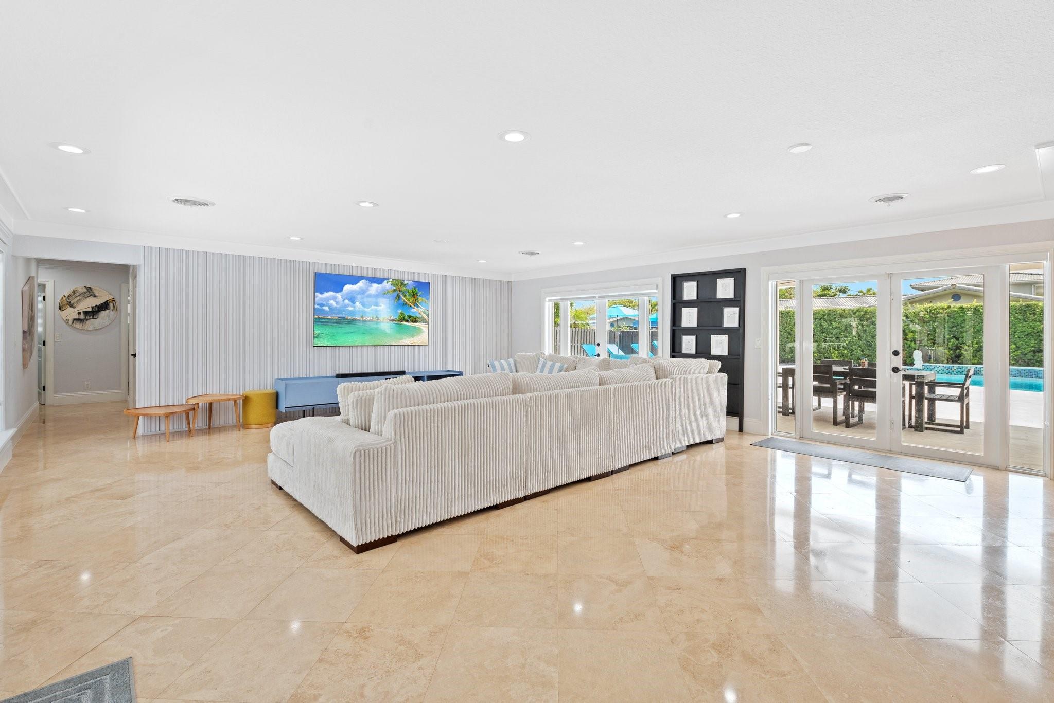 Hollywood Hills 6-22 B - Residential