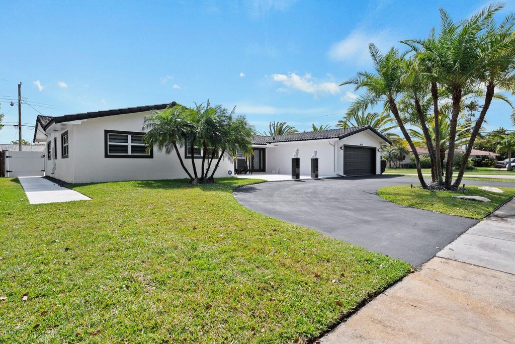 Photo of 4730 Taylor St, Hollywood, FL 33021 (MLS # F10534022)