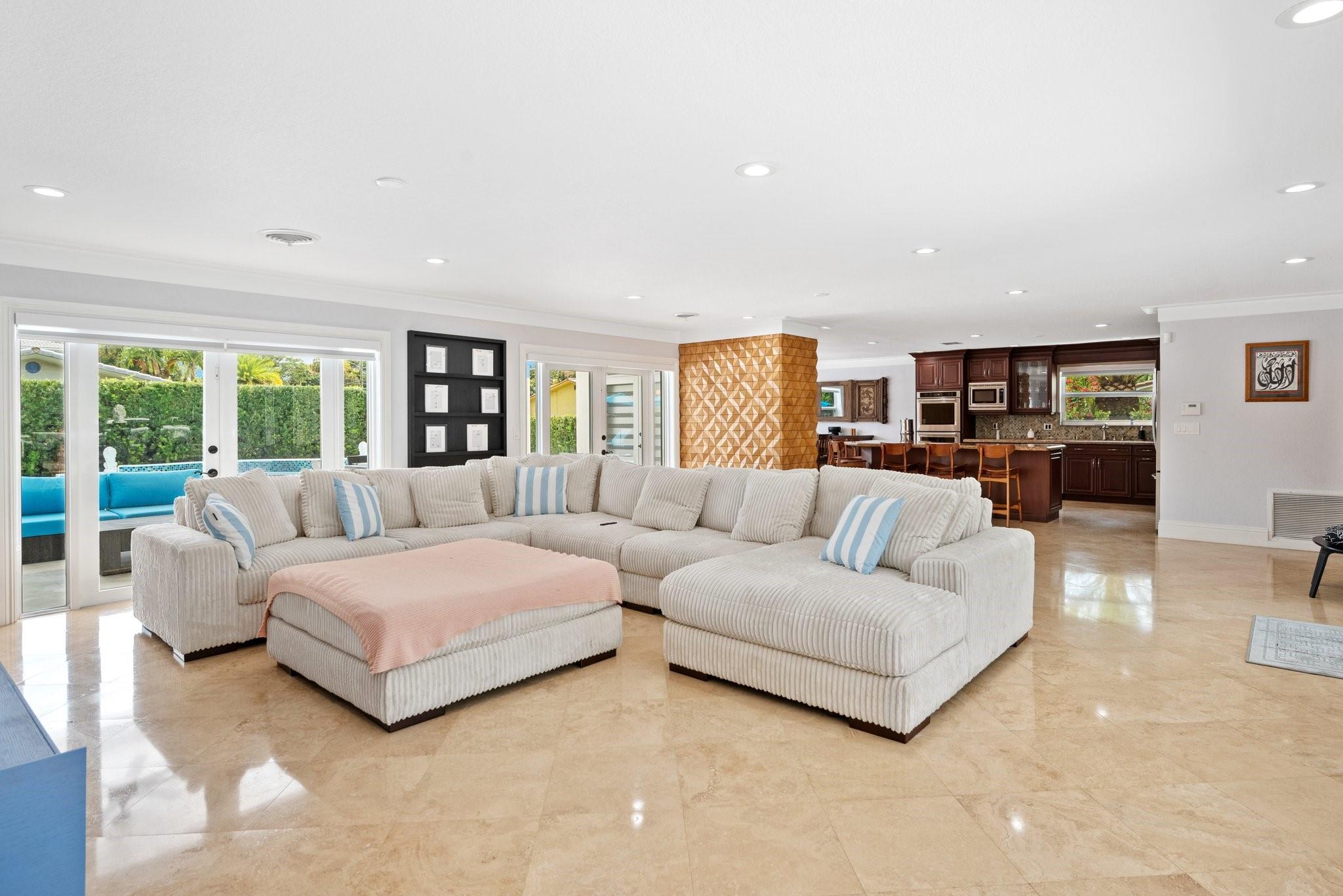 Hollywood Hills 6-22 B - Residential