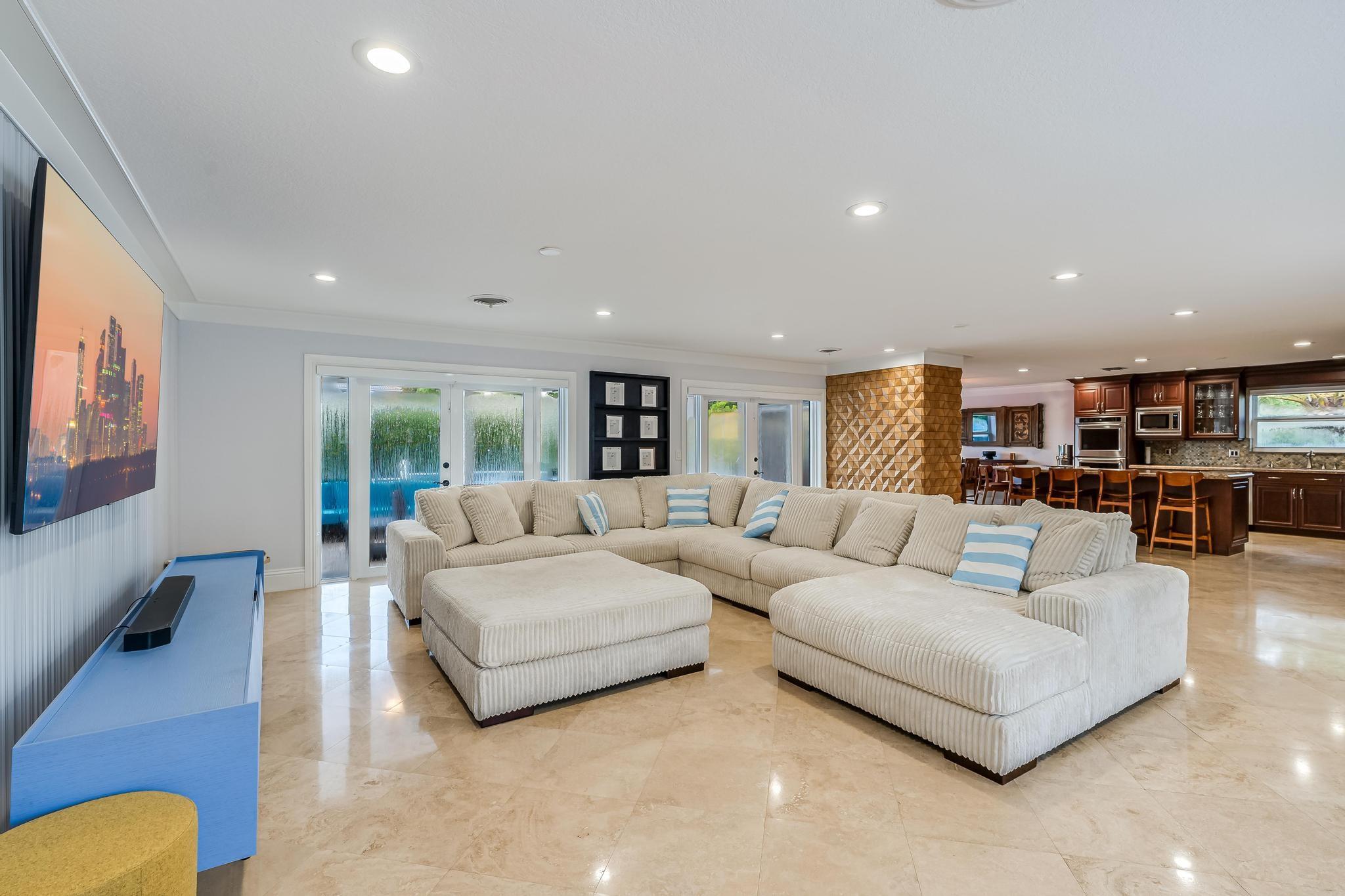 Hollywood Hills 6-22 B - Residential