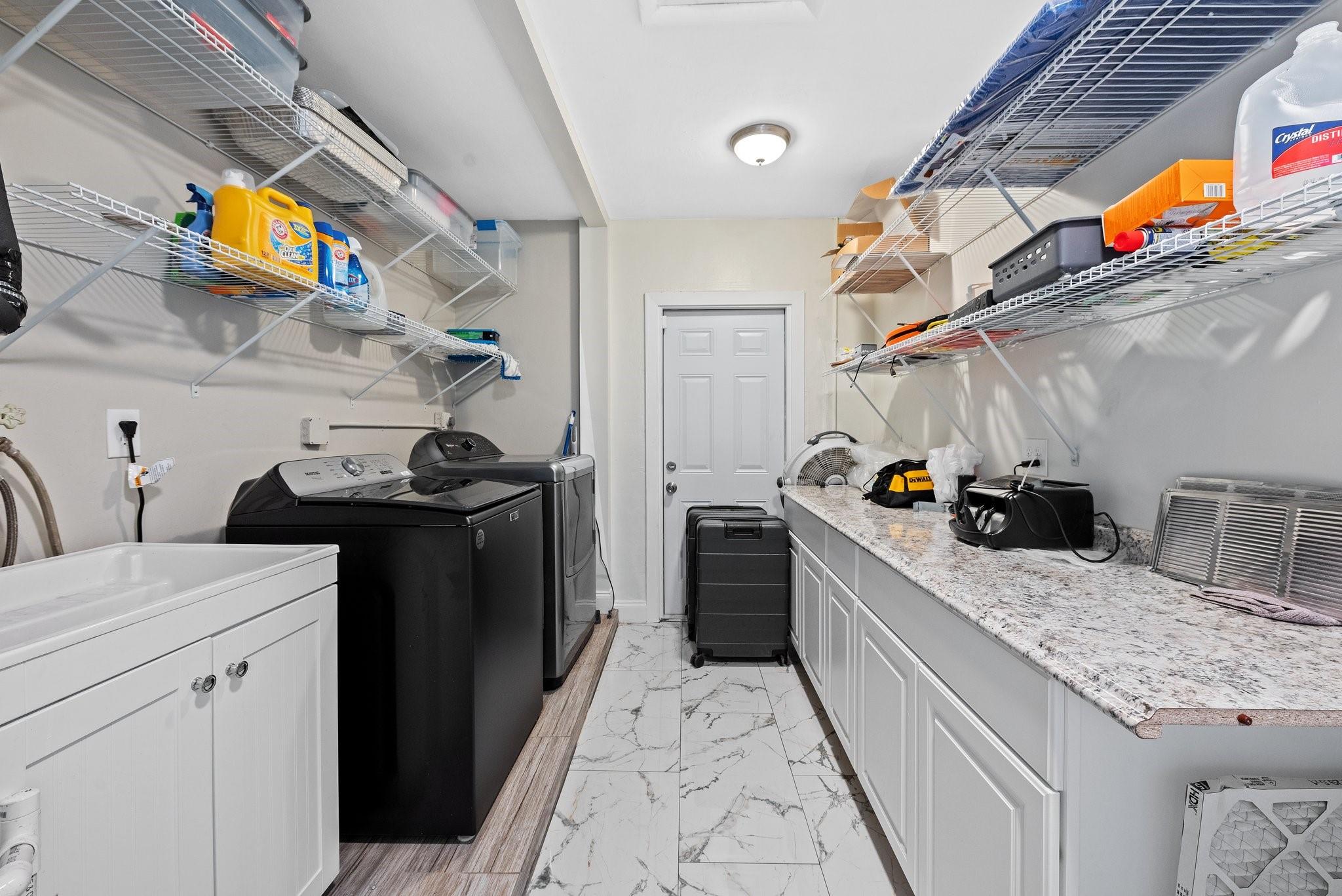 Hollywood Hills 6-22 B - Residential