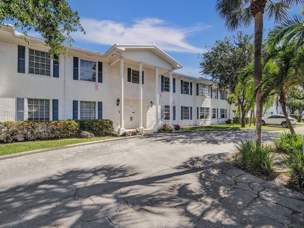 Photo of 2181 NE 67 St #622, Fort Lauderdale, FL 33308 (MLS # F10433829)