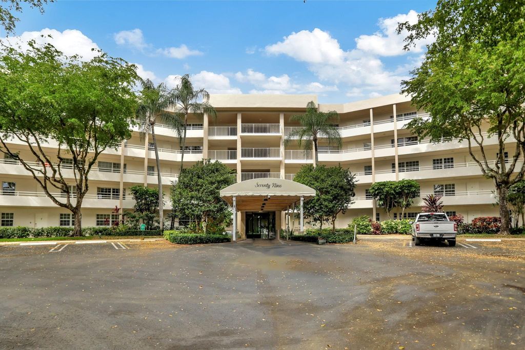 Photo of 3980 Oaks Clubhouse Dr #310, Pompano Beach, FL 33069 (MLS # F10430662)