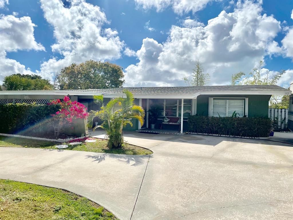 Photo of 112 Sandpiper Avenue, Royal Palm Beach, FL 33411 (MLS # R10695881)