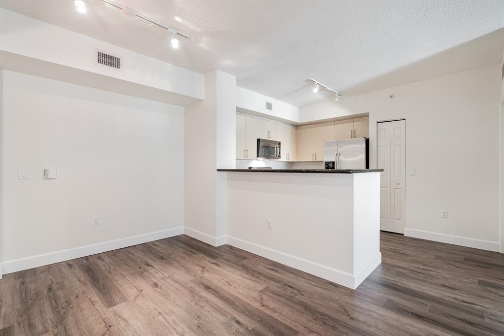 2421 NE 65th Street 309