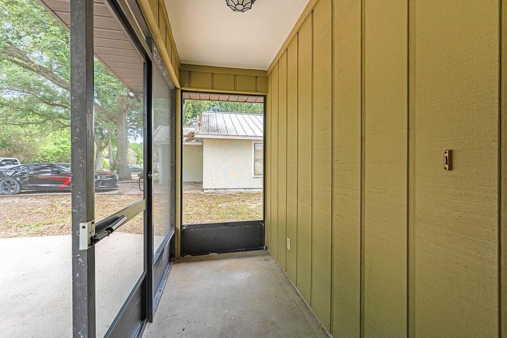 Photo of 16 45th Avenue, Vero Beach, FL 32968 (MLS # B26022857)