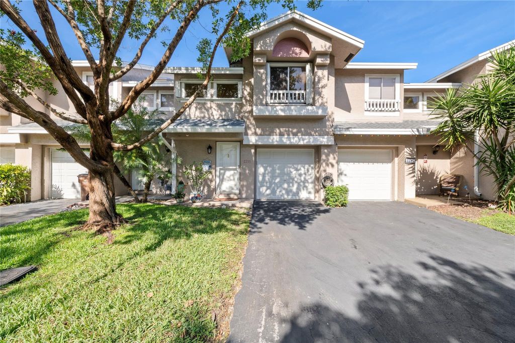 Photo of 2215 Discovery Cir #2215, Deerfield Beach, FL 33442 (MLS # F10541835)