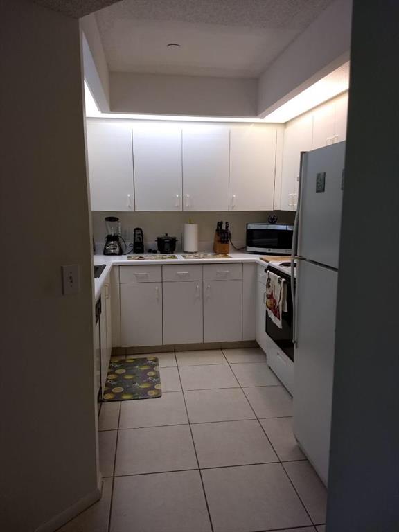 SUFFOLK AT CENTURY VILLAG - Residential Lease