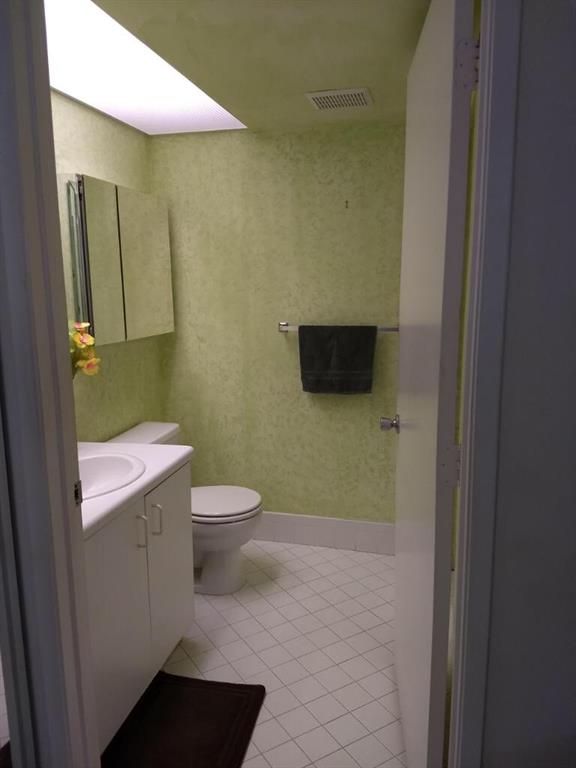 SUFFOLK AT CENTURY VILLAG - Residential Lease