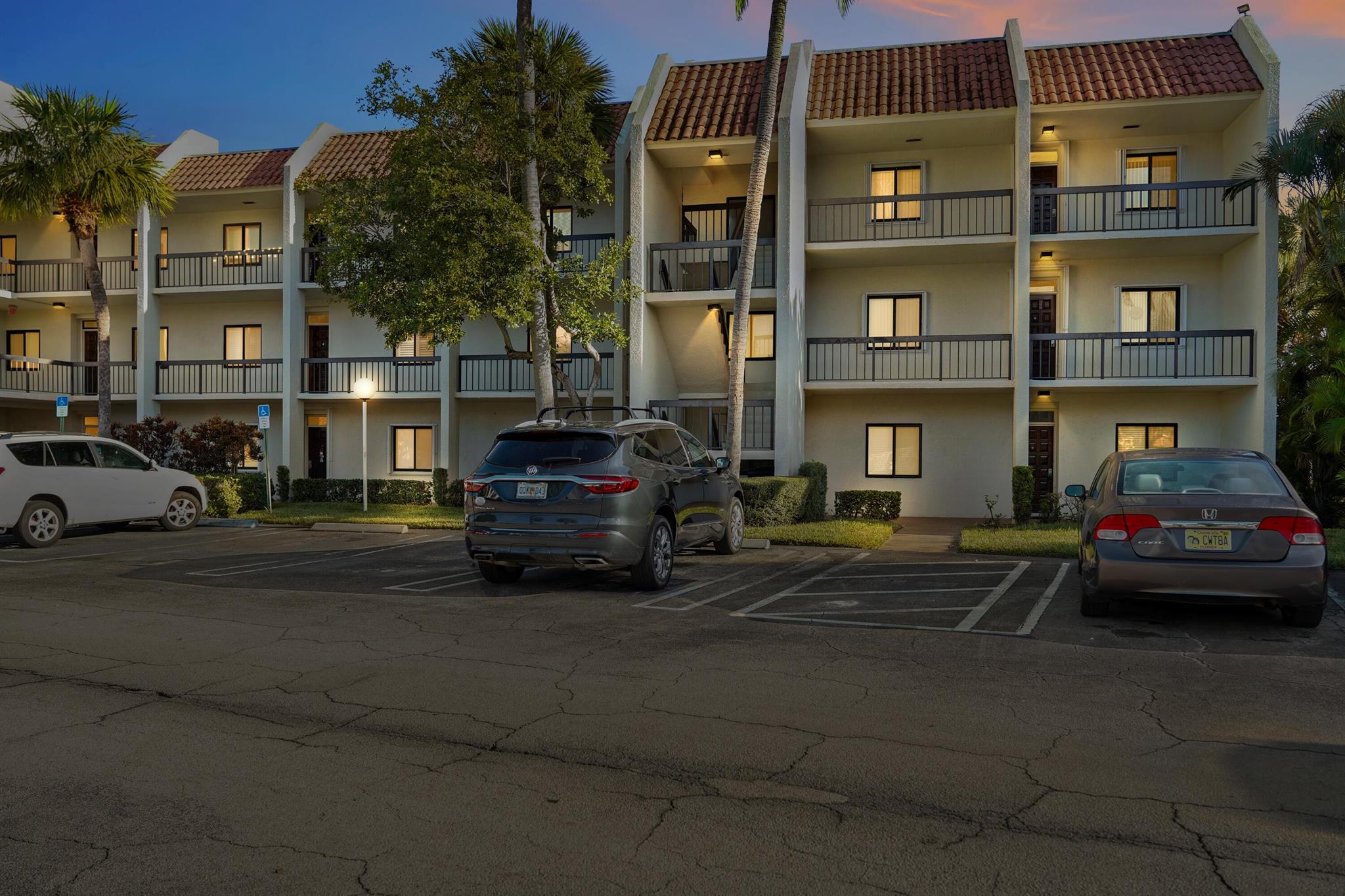 Escape to beautiful Lands of the President, West Palm Beach! Enjoy this well-kept 2-bedroom, 2-bathroom condo from November through April. Conveniently located near the outlet mall, CityPlace, WPB Airport, and I-95. Perfect for your winter getaway!