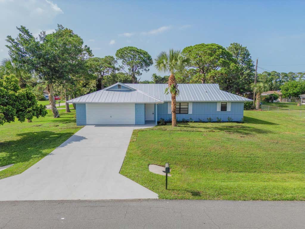 Photo of 1300 E Scott Street, Fort Pierce, FL 34982 (MLS # R10906819)