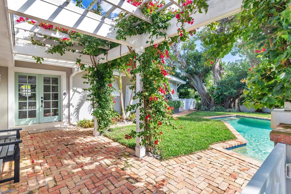 Photo of 178 Beacon Lane, Jupiter Inlet Colony, FL 33469 (MLS # R10963113)