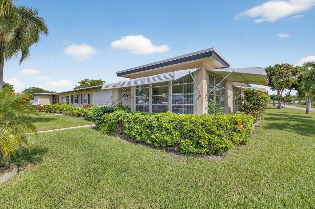 Photo of 1025 South Drive #D, Delray Beach, FL 33445 (MLS # F10533266)