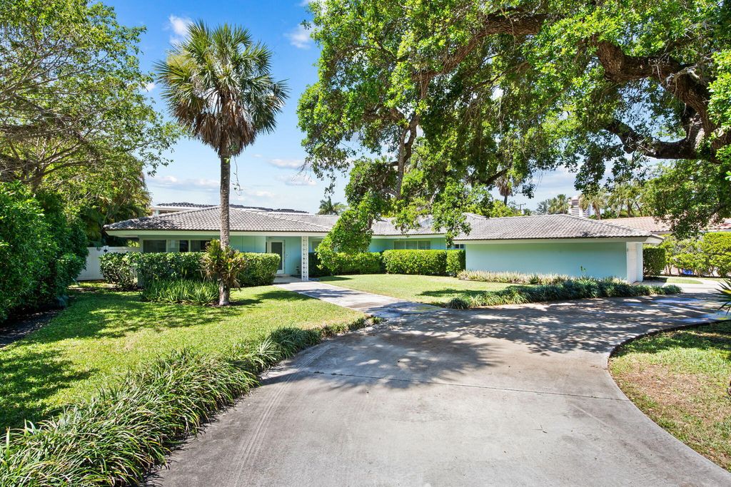 Photo of 1141 Banyan Road, Boca Raton, FL 33432 (MLS # B26020813)