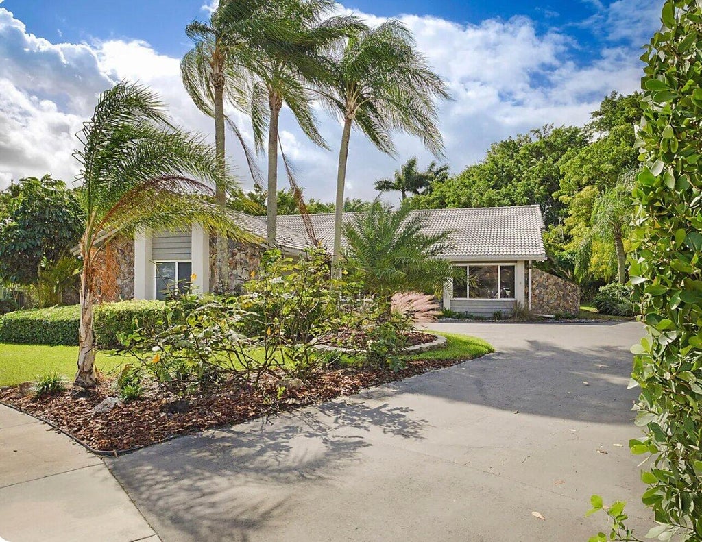 Photo of 20816 SUGARLOAF Lane, Boca Raton, FL 33428 (MLS # B26078752)