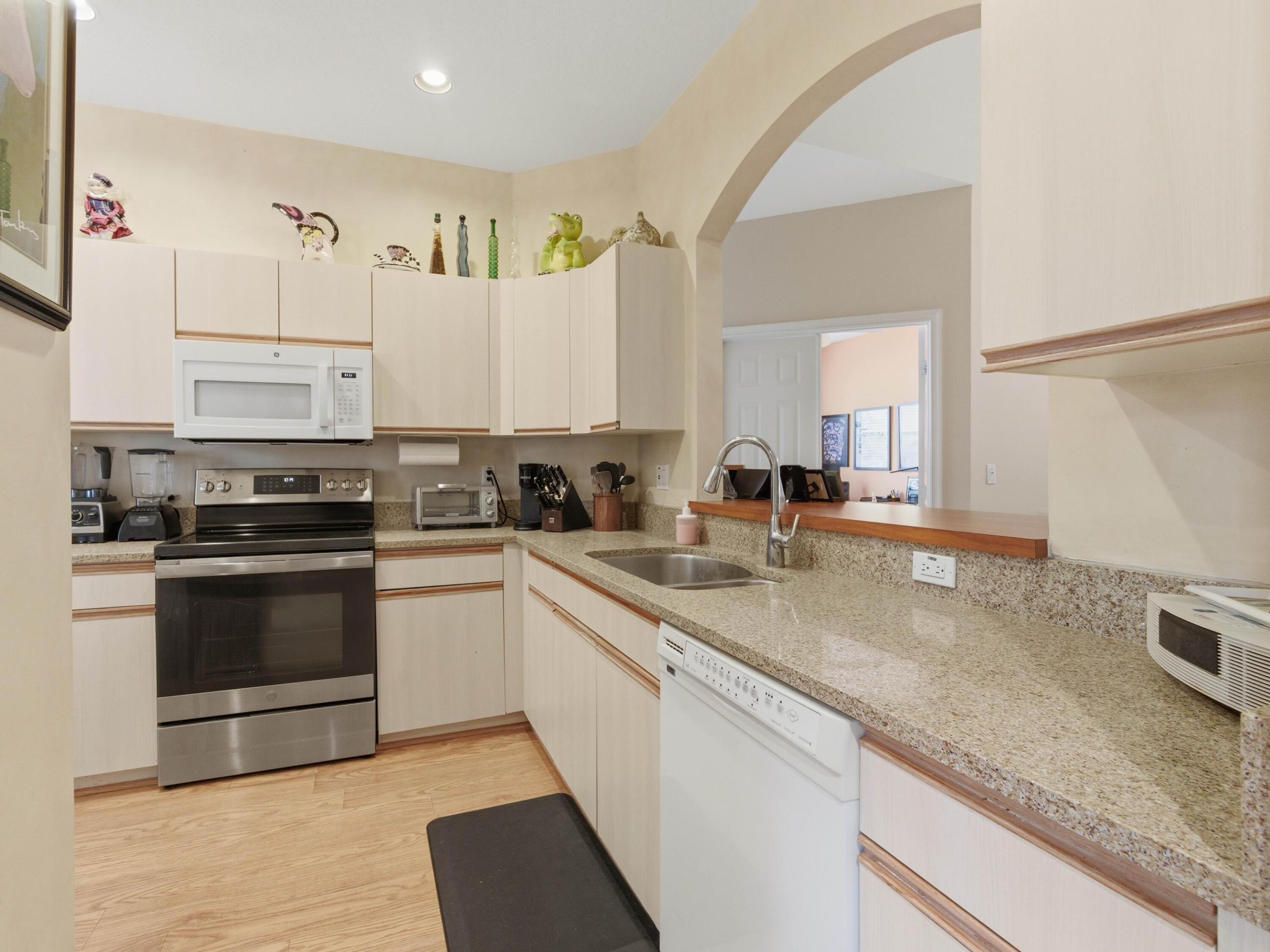 PALM ISLES WEST - Residential