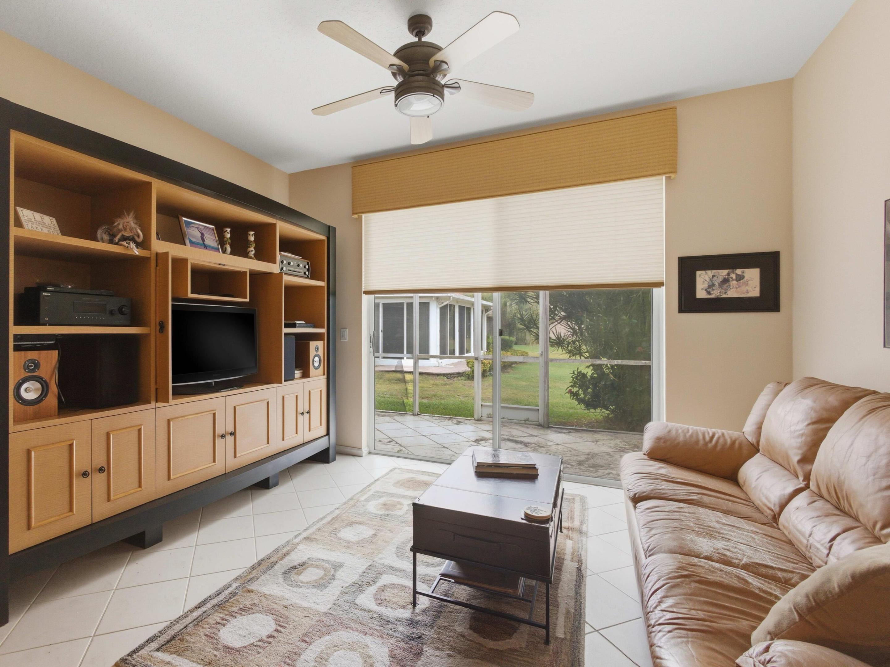 PALM ISLES WEST - Residential