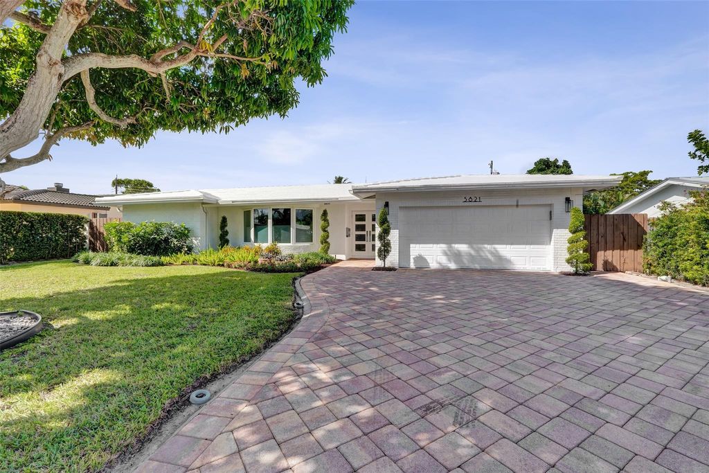 Photo of 5821 NE 20th Ter, Fort Lauderdale, FL 33308 (MLS # F10532912)