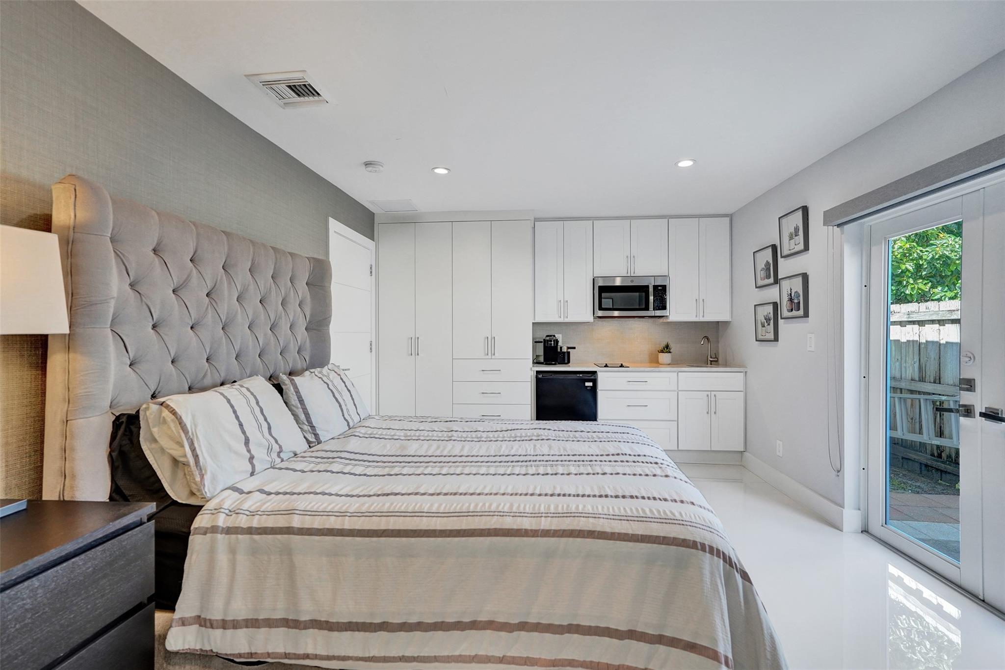 IMPERIAL POINT - Residential