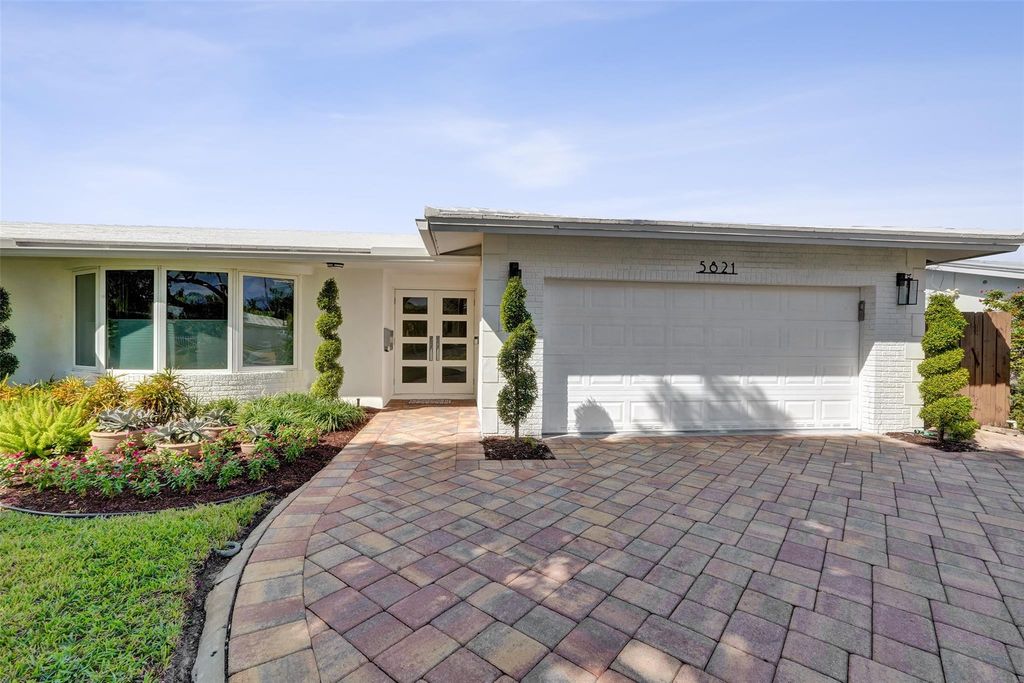 Photo of 5821 NE 20th Ter, Fort Lauderdale, FL 33308 (MLS # F10532912)
