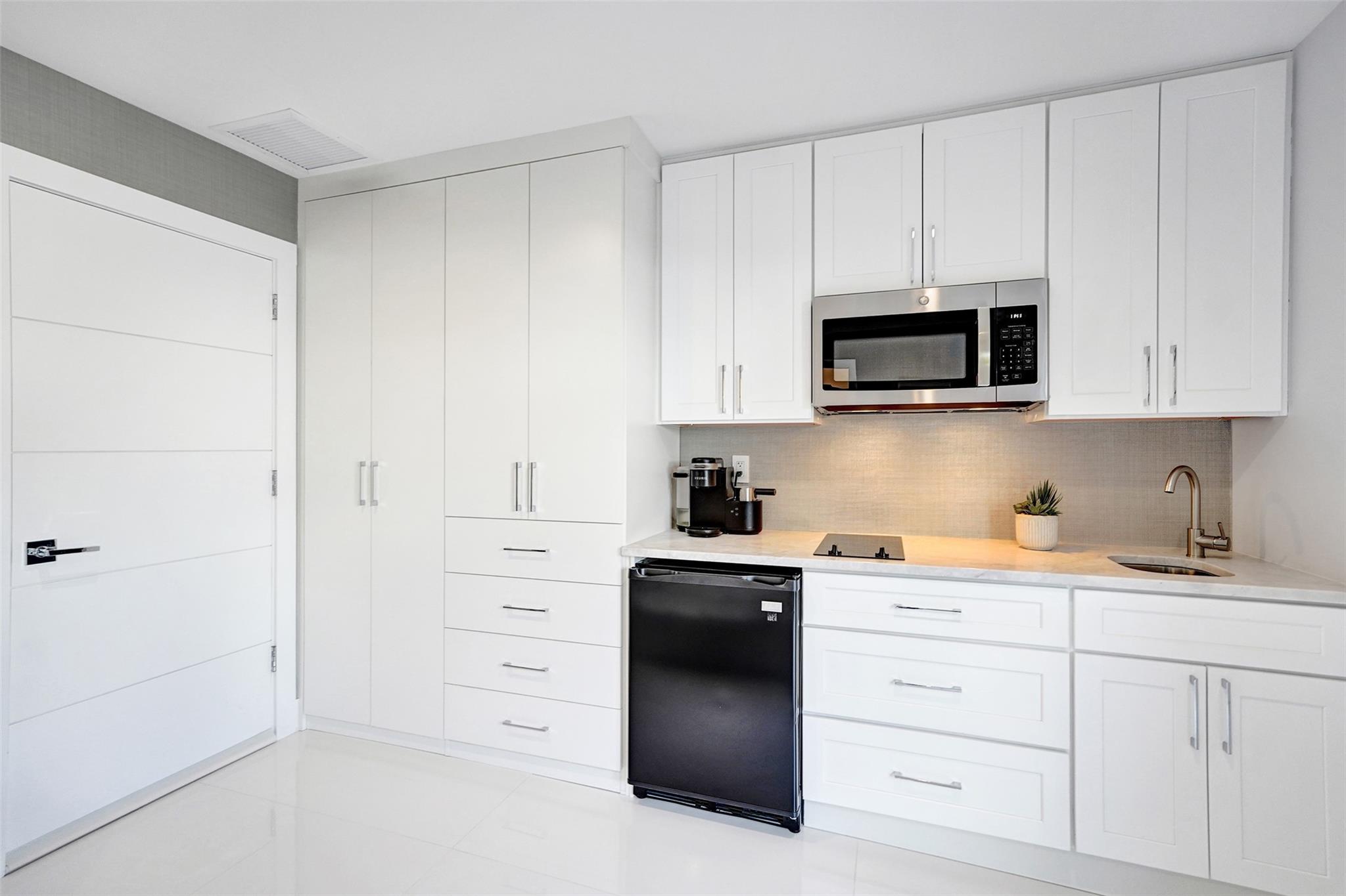 IMPERIAL POINT - Residential