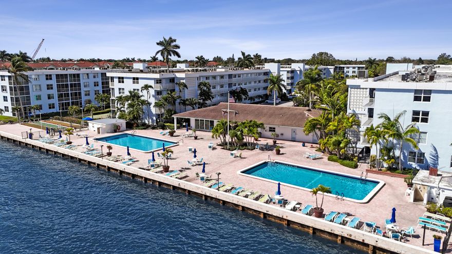 Seagate Of Gulfstream is a 55+ Intracoastal Waterway Community Milestone complete, elevator renovation complete. Special Assessment paid in full. Updated clubhouse, game room, kitchen, Library, two heated pools, BBQ/ picnic area, Bocce Ball courts, shuffleboard, putting green. Short walk to shopping, dining and beaches. Condo combines comfort and convenience. Opportunity for social activities all year long. 
Unit boasts renovated kitchen with granite countertops, opened passthrough to create spacious feel into dining area, updated flooring in a beautiful light wood tone.  This unit is a must see and won't last long!