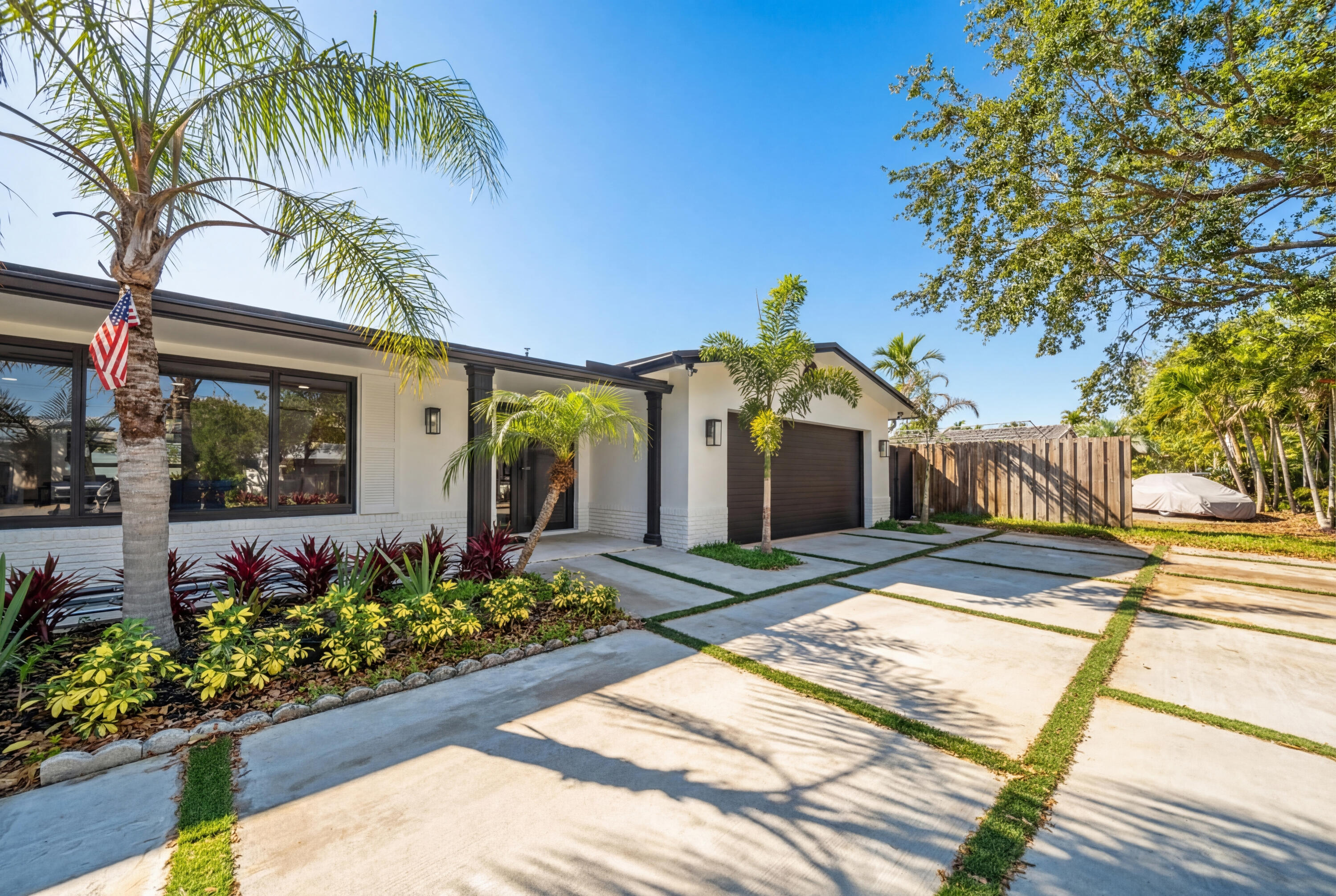 View photos, virtual tours, details... 5121 NE 17th Terrace