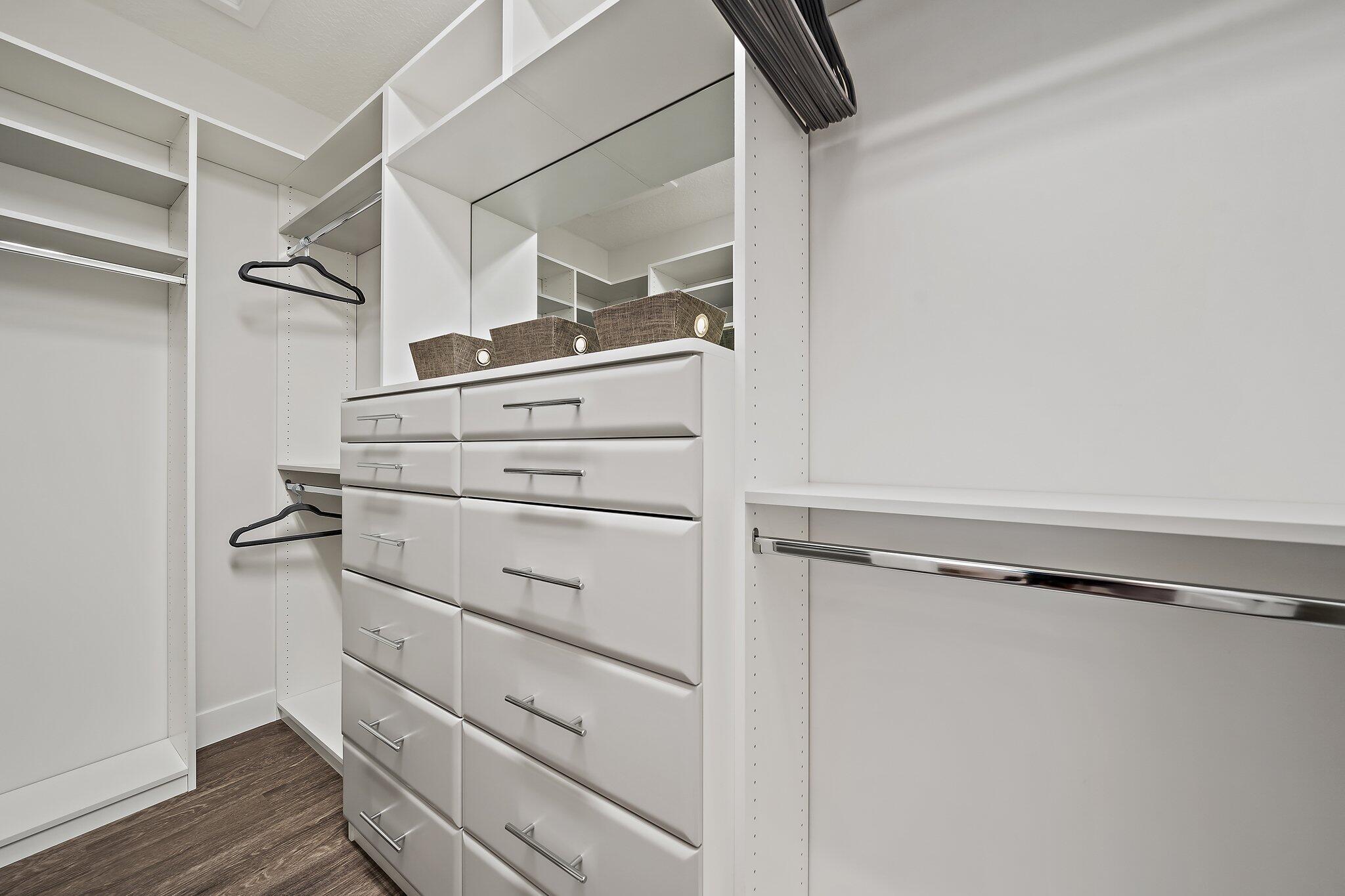 POINTE MIDTOWN - Residential