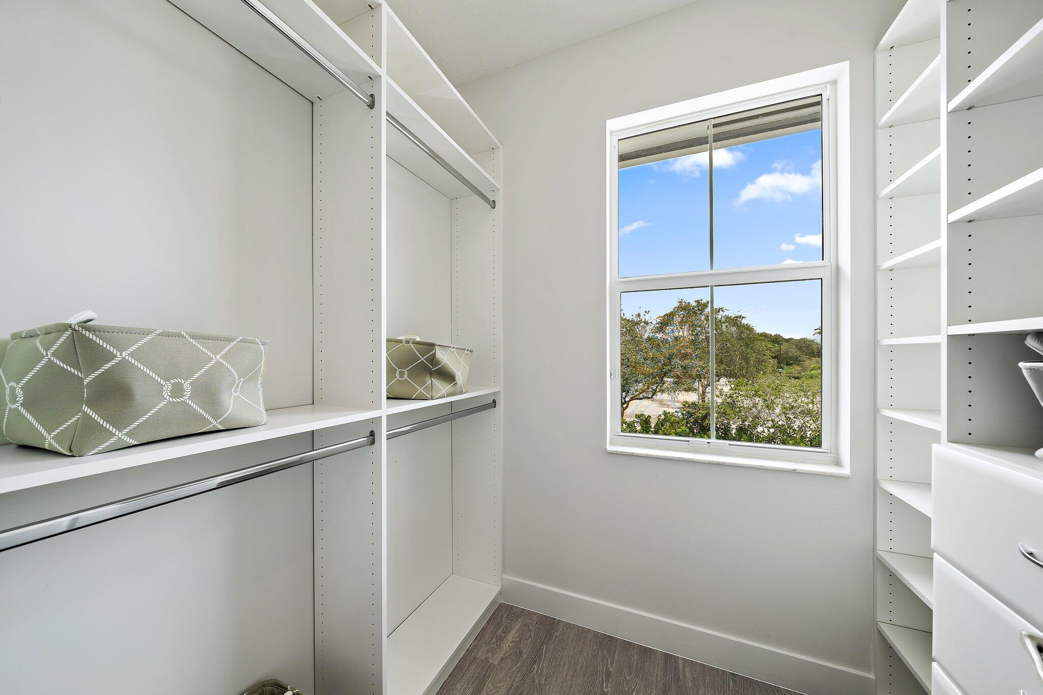 POINTE MIDTOWN - Residential