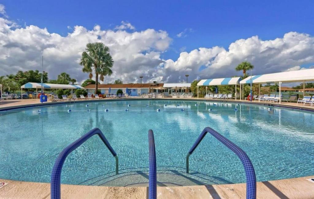 PALM GREENS AT VILLA DEL RAY CONDO - Residential