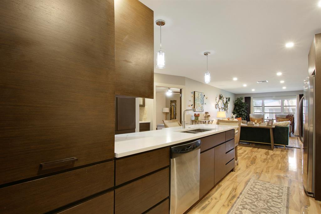 PALM GREENS AT VILLA DEL RAY CONDO - Residential