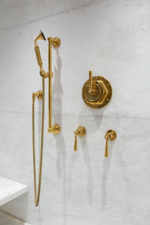 PHIPPS PLAZA - Residential