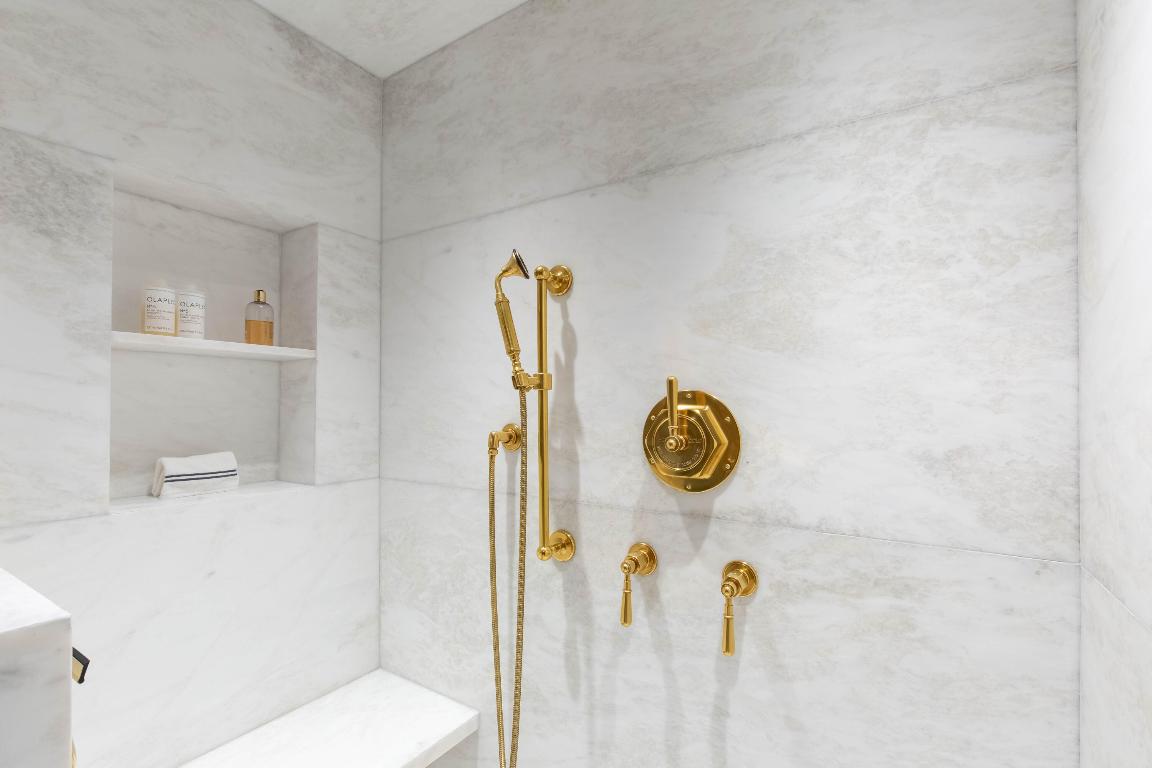 PHIPPS PLAZA - Residential